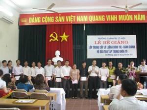 Bế giảng lớp Trung cấp lý luận chính trị - hành chính hệ đào tạo tập trung K19