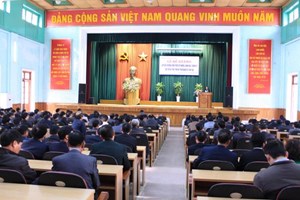 Bế giảng lớp bồi dưỡng kiến thức, kỹ năng lãnh đạo, quản lý đối với Bí thư, Phó Bí thư Đảng ủy cấp xã