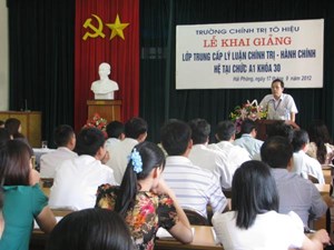 Khai giảng lớp Trung cấp lý luận Chính trị - Hành chính hệ tại chức A1 khóa 30