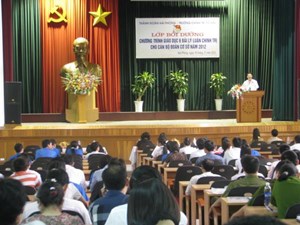 Khai mạc lớp bồi dưỡng chương trình giáo dục 6 bài lý luận chính trị cho cán bộ Đoàn cơ sở năm 2012