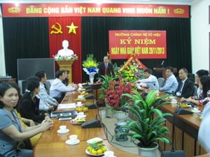 Lãnh đạo Thành phố chúc mừng cán bộ, giảng viên  Trường Chính trị Tô Hiệu nhân kỷ niệm 31 năm Ngày nhà giáo Việt Nam  (20/11/1982 – 20/11/2013)