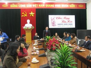 Lãnh đạo Thành phố thăm và chúc tết cán bộ, nhân viên trường Chính trị Tô Hiệu.