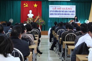 Lễ bế giảng Lớp bồi dưỡng kiến thức quản lý nhà nước chương trình chuyên viên chính khóa 4, khóa 5