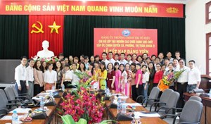 Lễ kết nạp Đảng viên Chi bộ lớp Tạo nguồn cán bộ các chức danh chủ chốt cấp ủy, chính quyền xã, phường, thị trấn Khóa 2